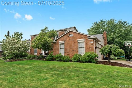 8873 Cobblestone Cir, Plymouth, MI, 48170-5711 | Card Image
