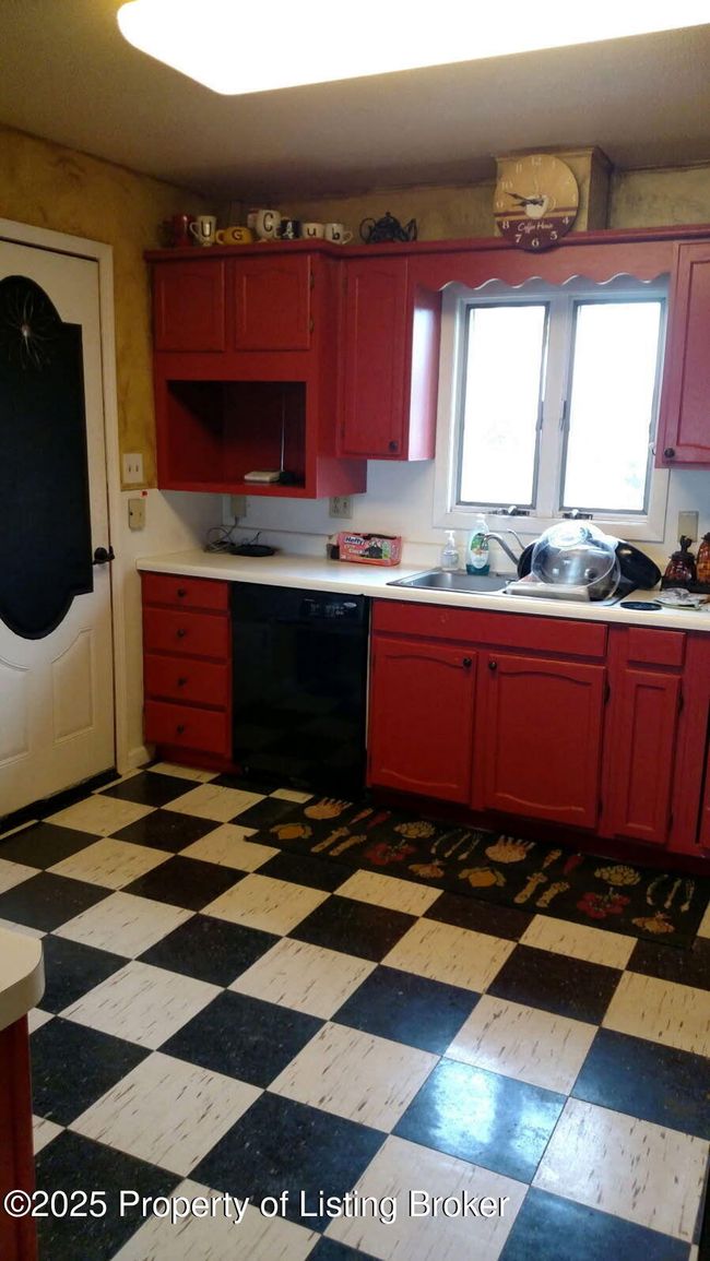 7636312074700794385 | Image 4