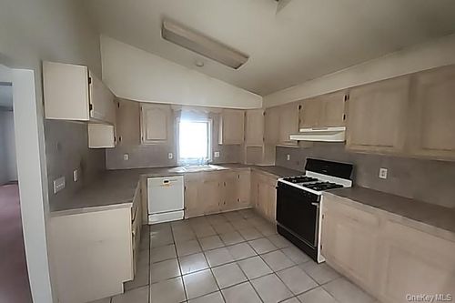 112 New Valley Rd, New City, NY, 10956-1600 | Card Image