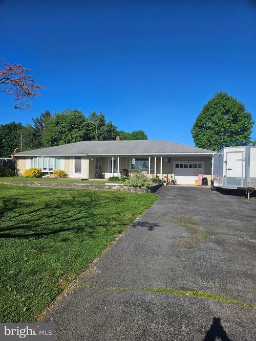210 Colebrook Rd, ELIZABETHTOWN, PA, 17022-9790 | Card Image