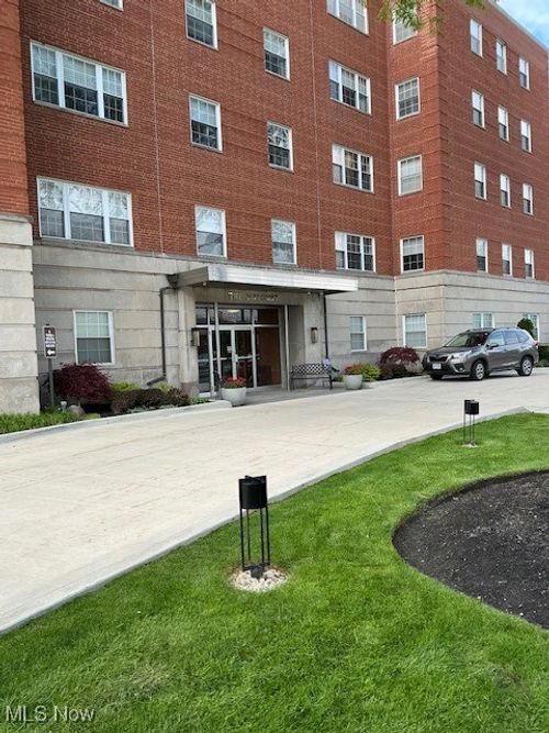 apt-407-18975 Van Aken Blvd, Shaker Heights, OH, 44122-3539 | Card Image