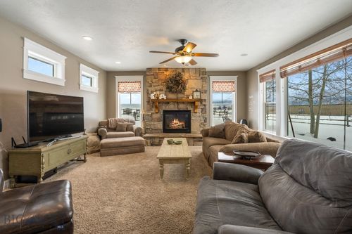 605 E Cameron Bridge Rd, Bozeman, MT, 59718-8825 | Card Image