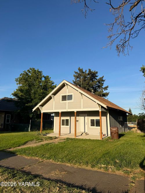 406 S 7th Ave, Yakima, WA, 98902-3509 | Card Image
