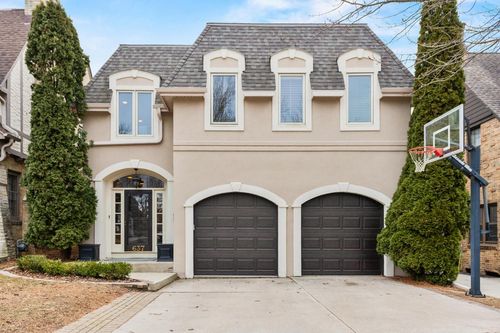 637 E Carlisle Avenue, Whitefish Bay, WI, 53217 | Card Image