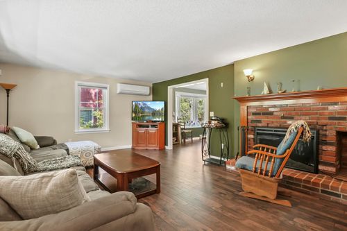 16 King Henry Dr, Londonderry, NH, 03053-2853 | Card Image