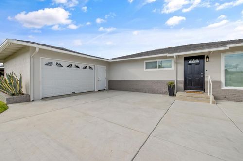 3230 W Stathem St, Riverdale, CA, 93656-7344 | Card Image