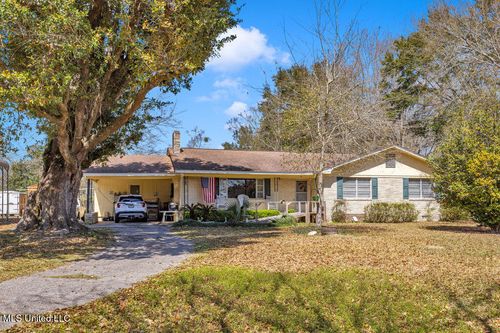 15900 Van Eaton Cir, Biloxi, MS, 39532-3917 | Card Image
