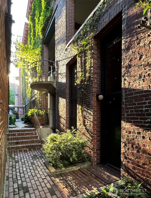apt-3-611 Post Ave, Seattle, WA, 98104-1436 | Card Image