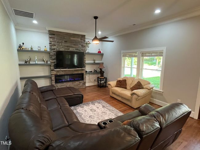 Living Room 2 - 223 E Nash | Image 9