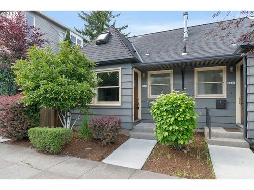 2825 Se Hawthorne Blvd, Portland, OR, 97214-2944 | Card Image