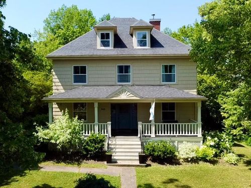 542 King St, Windsor, NS, B0N2T0 | Card Image