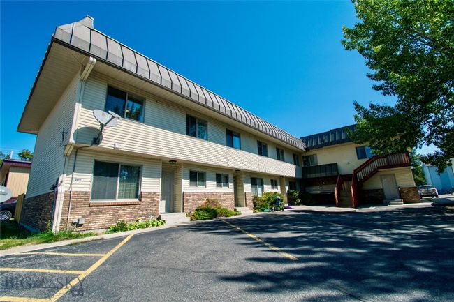 Building with 3 Bedroom/Two Floor Apartments | Image 11
