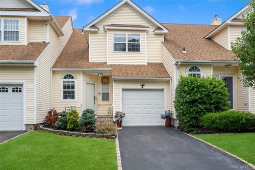 3 Blueberry Ct, Melville, NY, 11747-4237 | Card Image