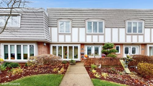 704 Lorraine Cir, Highland Park, IL, 60035-3931 | Card Image