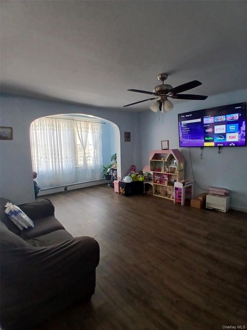 103 Monroe Ave, Staten Island, NY, 10301-2400 | Card Image