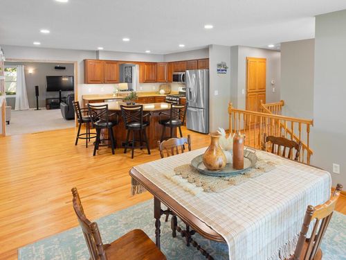 13103 Parkwood Dr, Burnsville, MN, 55337-3918 | Card Image