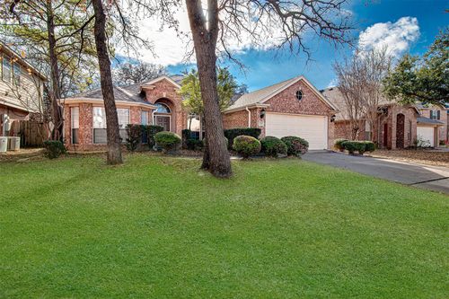 2525 Greenhaven Dr, Burleson, TX, 76028-6391 | Card Image