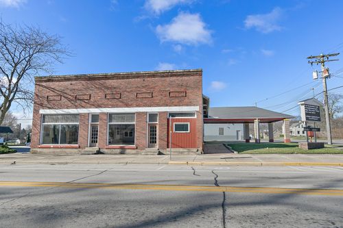 122 S Main St, Burlington, IL, 60109 | Card Image