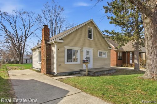 5747 Kingsbury St, Dearborn Heights, MI, 48127-3117 | Card Image