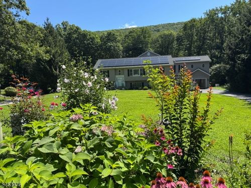 32 Woodland Dr, Oak Ridge, NJ, 07438-9742 | Card Image