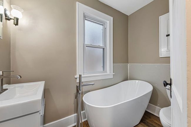 19 Bathroom.jpg | Image 16