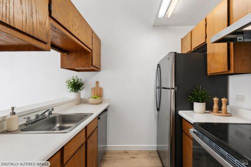 230 Courtyards E, Windsor, CA, 95492-9545 | Card Image