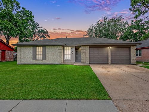 9910 Antrim Ln, La Porte, TX, 77571-4054 | Card Image