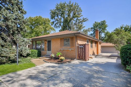 61 Grove Ave, Glen Ellyn, IL, 60137-5862 | Card Image