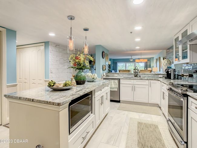 APT-307D - 4 Oceans West Blvd, Condo with 2 bedrooms, 2 bathrooms and null parking in Daytona Beach Shores FL | Image 6