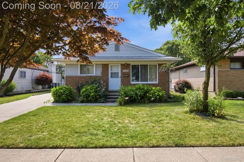28009 Elba St, Saint Clair Shores, MI, 48081-2915 | Card Image
