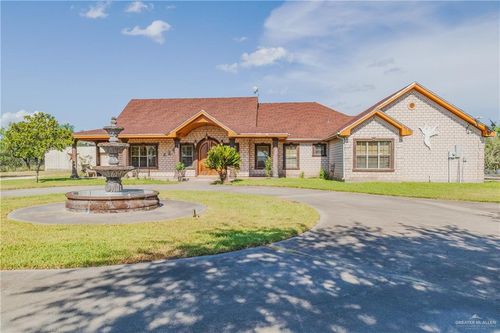738 County Road 137, Alice, TX, 78332-8004 | Card Image