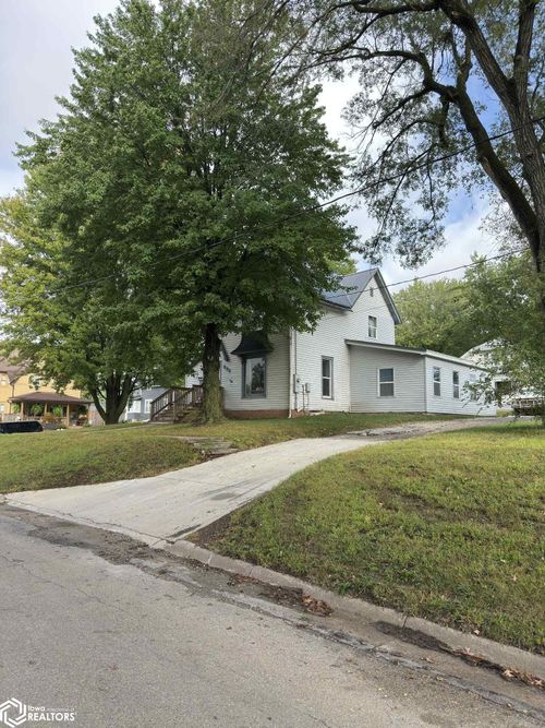 606 11th St, Corning, IA, 50841-1211 | Card Image