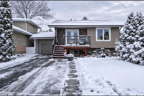 882 N Samuels Cres, Regina, SK, S4X2L5 | Card Image
