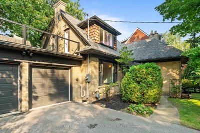 37 Grenadier Hts, House other with 2 bedrooms, 3 bathrooms and 4 parking in Toronto ON | Image 3