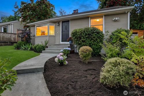 3243 22nd Ave W, Seattle, WA, 98199-2306 | Card Image