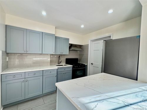 2-31 38th St, Astoria, NY, 11103-3914 | Card Image