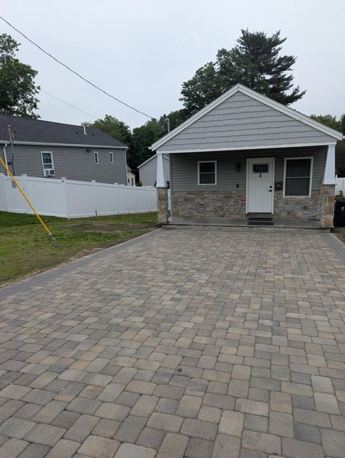 42.5 Hillside Ave, Derry, NH, 03038 | Card Image