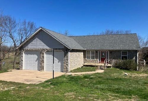 8404 Gateway Dr, Neosho, MO, 64850-8126 | Card Image