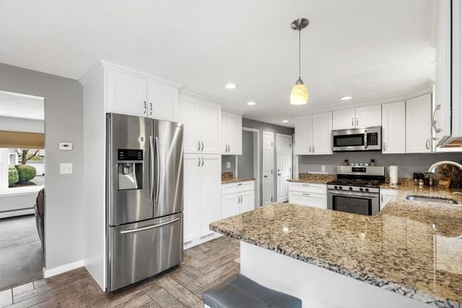 15 Gilbert St, House other with 3 bedrooms, 3 bathrooms and 3 parking in Waltham MA | Image 8