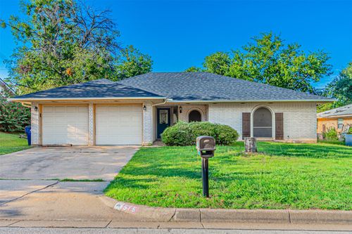 515 Lynnewood Ave, Burleson, TX, 76028-6528 | Card Image