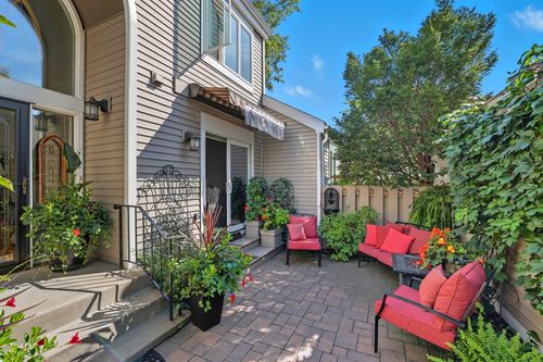 1115 Edgcumbe Rd, Saint Paul, MN, 55105-2831 | Card Image