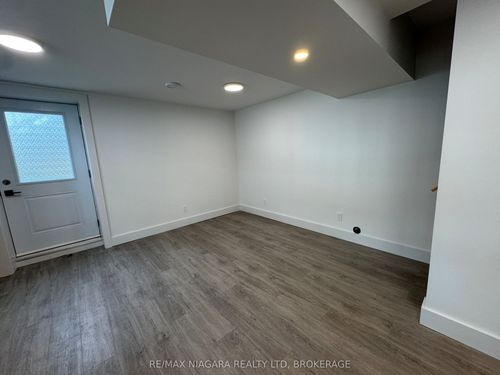 1-8196 Mcleod Rd, Niagara Falls, ON, L2H3T6 | Card Image