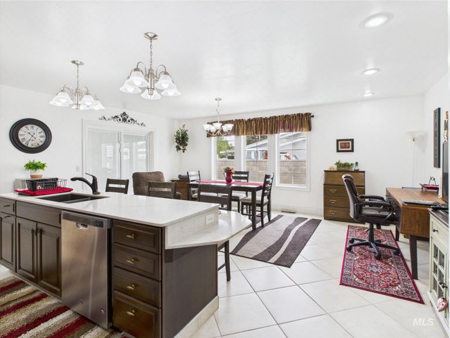 11 N 3 Rd West St, Townhouse with 2 bedrooms, 2 bathrooms and 2 parking in Paul ID | Image 9