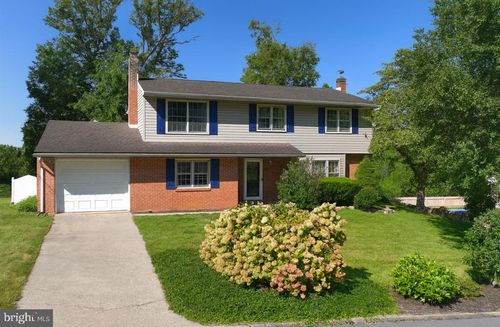 111 Juniper Dr, CAMP HILL, PA, 17011-8327 | Card Image