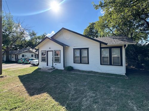 2109 N Elm St, Denton, TX, 76201-1885 | Card Image