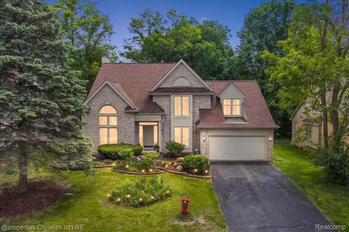 2685 Elizabeth Ln, West Bloomfield, MI, 48324-2183 | Card Image