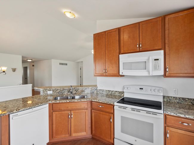 1051 Paddock Ln, Condo with 2 bedrooms, 2 bathrooms and null parking in South Lyon MI | Image 12