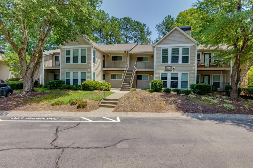 Lake Pointe Cir, Roswell, GA 30075