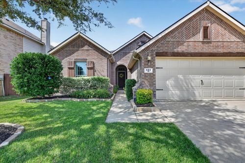 424 Foxcraft Dr, Fort Worth, TX, 76131-4270 | Card Image