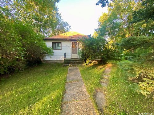 231 5th St, Alameda, SK, S0C0A0 | Card Image